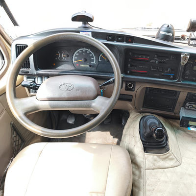Euro 4 Toyota Coaster di seconda mano, furgone usato da 20 passeggeri in vendita