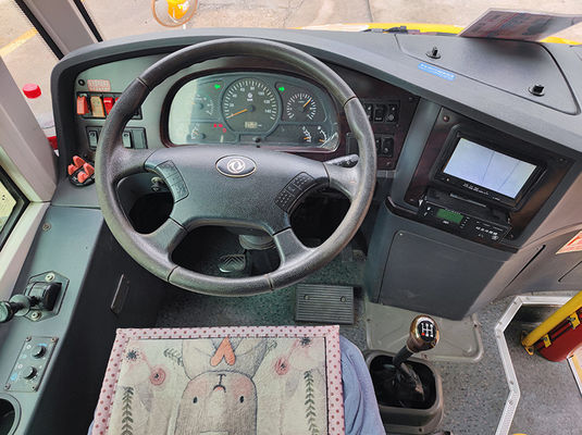 Diesel Euro 4 Autobus scolastico in pensione Dongfeng 56 posti Autobus scolastico giallo