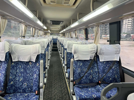 Autobus di passeggeri bianco grande usato 47 posti Autobus di proprietà con tipo di trasmissione manuale