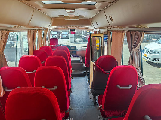 23 posti Toyota Coaster Autobus turistico di seconda mano con cambio manuale