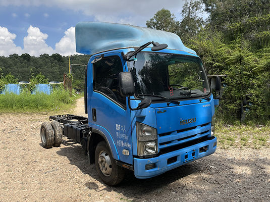 Camioncini a motore a sinistra, trasmissione manuale, camion da lavoro.