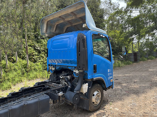 Camioncini a motore a sinistra, trasmissione manuale, camion da lavoro.