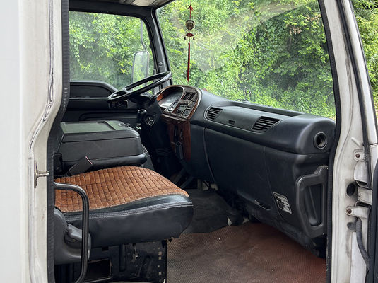 Guida sinistra camion usato di fascia media, camion usato Isuzu.