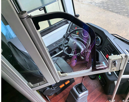 Autobus a 48 posti con velocità massima di 100 km/h e cambio manuale Modello utilizzato