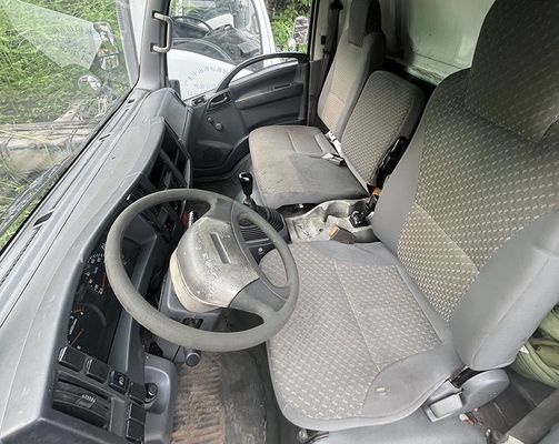 Camion usato Isuzu ELF 600p Cargo Truck 4KH1 Motore diesel E carrozzeria bianca