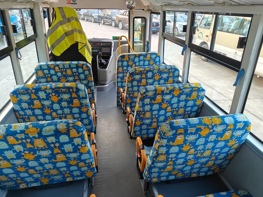 Autobus scolastico di seconda mano in buone condizioni.