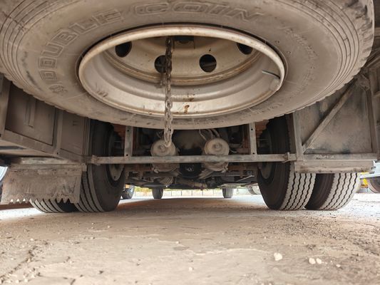 Autobus scolastico giallo usato da 56 posti con sollevatore per sedia a rotelle e carburante diesel Ottimo