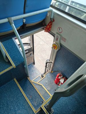 Autobus di seconda mano di un piano e mezzo da 57 a 59 posti, posizione di sterzo LHD.